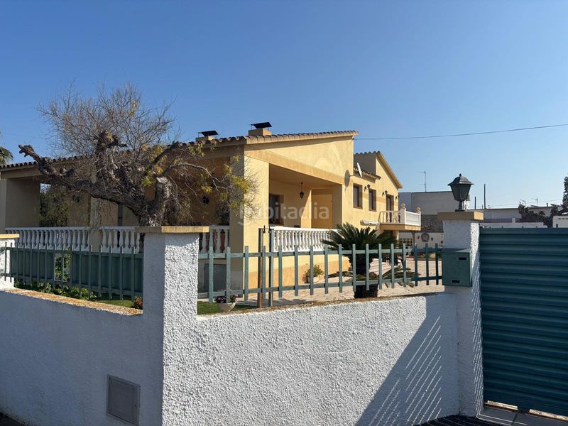 Foto ecbb6607-b55a-40be-80e7-8b7b8f7f7d6c. Chalet  individual . en Deltebre