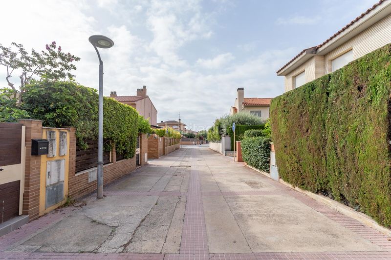 Foto a88b608c-ea77-456f-afa8-5ac843f38e03. Casa aparellada amb calefacció aparcament piscina a Cambrils