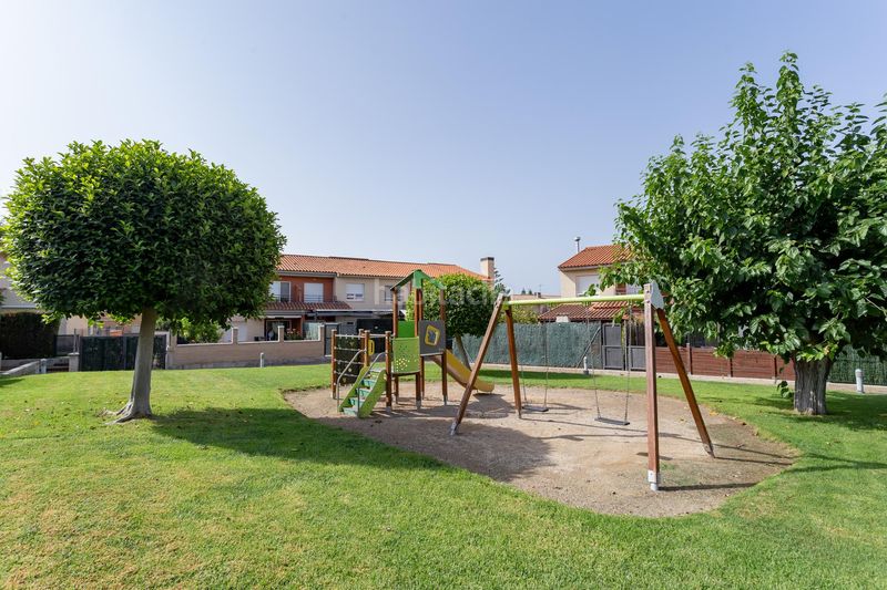 Foto b736fbf4-830f-4309-a35e-fddb1ec1efb2. Casa aparellada amb calefacció aparcament piscina a Cambrils