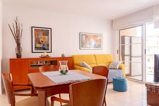 Flat in Nou Eixample Sud. Esquina con calle francisco bastos