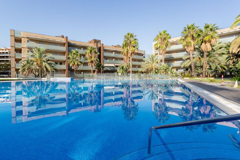 Foto b5b83daa-e56e-4ea6-9f90-acb23ea05370. Àtic amb calefacció aparcament piscina a Plaça Europa - Port Aventura Salou