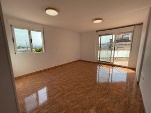 Affitto Appartamento en Sant Joan de Mor�. Luminoso piso exterior con terraza y electrodom�sticos nuevos �