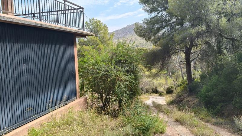 Foto 7b56a6ca-b6d3-40d1-8b91-e9cfc4665270. Xalet amb xemeneia aparcament a Serra