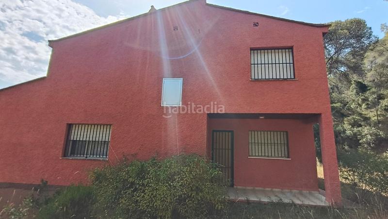 Foto a0fa6bea-5799-48f8-a310-5455b6344012. Xalet amb xemeneia aparcament a Serra