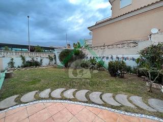 Location Rez-de-chaussée  Carrer mariano benlliure. Alquiler temporal de septiembre a junio.