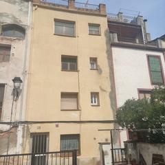 Casa adossada  Carrer de la cova. Casa en venta + terreno de 70m2