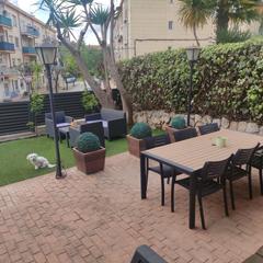 Pis  Carrer de les flors. Planta baja, con jardin y parquin