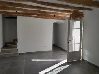 Rent Semi detached house  N/a. Casa adosada esquinera