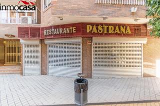 Local Comercial a Calle alminares del genil 4. Ponemos a la venta el conocido restaurante pastrana