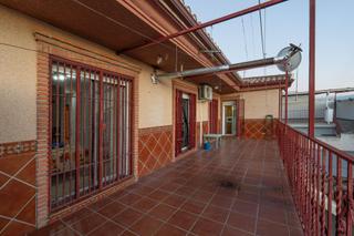 Casa a Atarfe. Gran casa a la venta en el centro de atarfe