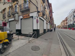Affitto Locale commerciale in San Miguel. Local comercial en esquina junto al metro en real de armilla