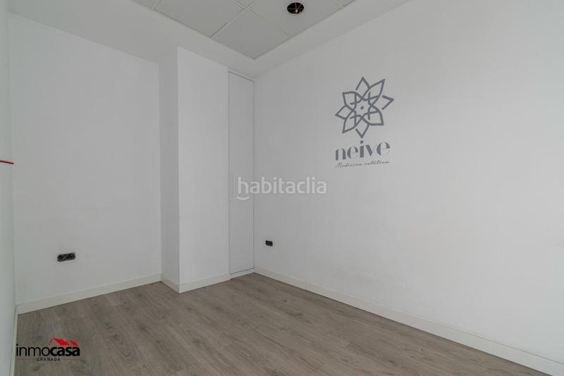 Foto 25a2c0b5-735a-4189-9cb8-1f752e360667. Local comercial en calle doctor fleming 1 local comercial en esquina en el centro en Armilla