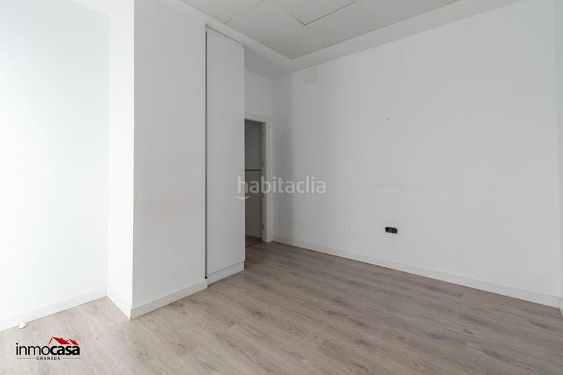 Foto 47192c8c-ea21-4118-8175-4b8697512f7e. Local comercial en calle doctor fleming 1 local comercial en esquina en el centro en Armilla