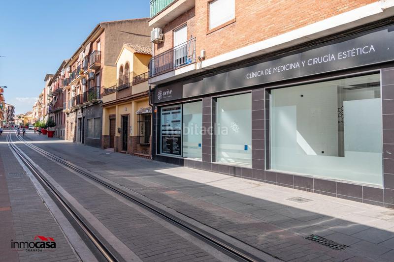 Foto 76943dd9-b81d-4206-8663-58ae161d32f8. Local comercial en calle doctor fleming 1 local comercial en esquina en el centro en Armilla