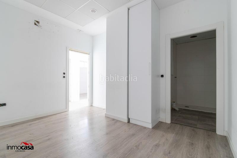 Foto b0caae3c-da70-4484-9f5e-529ddb036b35. Local comercial en calle doctor fleming 1 local comercial en esquina en el centro en Armilla