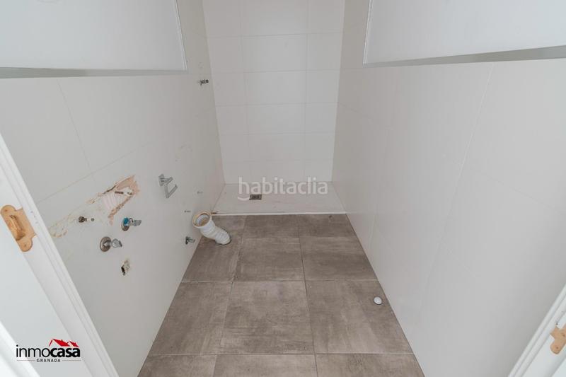 Foto b3770cf8-4438-4467-ab8e-84fa09ac83cf. Local comercial en calle doctor fleming 1 local comercial en esquina en el centro en Armilla