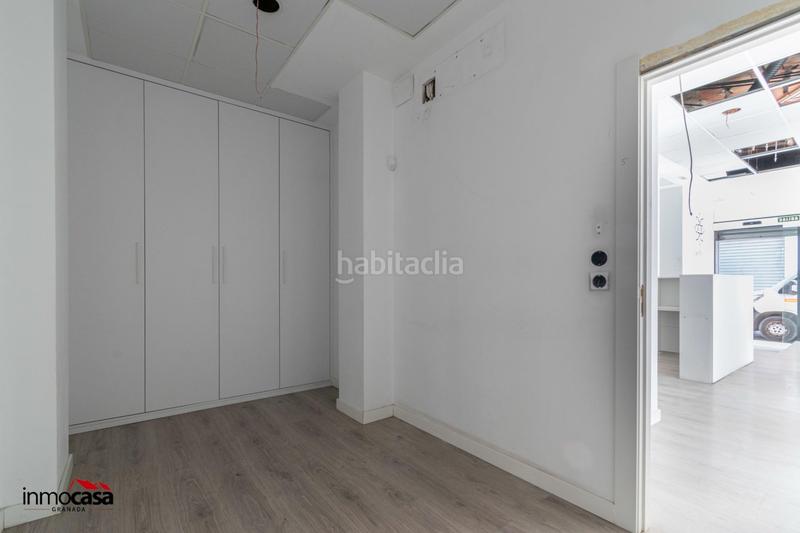 Foto d6b31ef8-f384-41b9-9ded-8db4b9c1ca54. Local comercial en calle doctor fleming 1 local comercial en esquina en el centro en Armilla