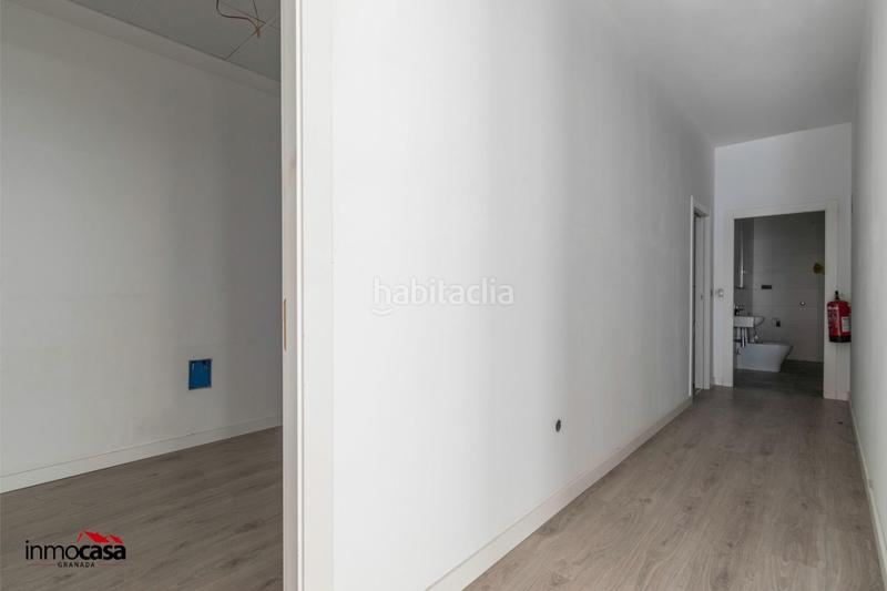 Foto d8575c1f-62a8-49b4-8824-56dce2a9b365. Local comercial en calle doctor fleming 1 local comercial en esquina en el centro en Armilla
