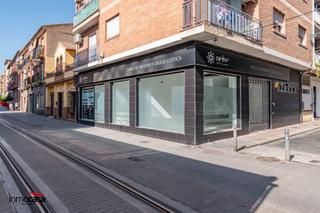 Local commercial à Calle doctor fleming 1. Local comercial en esquina en el centro de armilla