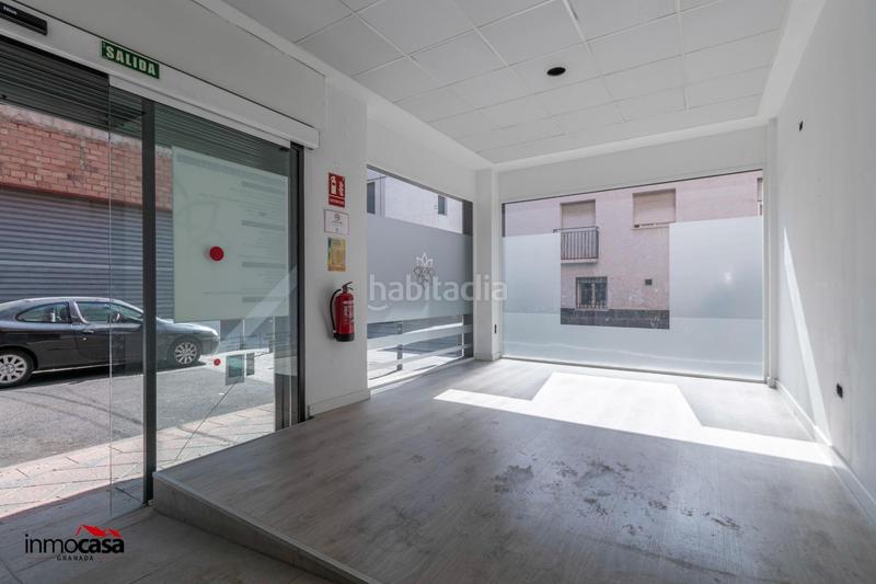 Foto f55b8a88-ab1f-423b-9a7a-137919ad5926. Local comercial en calle doctor fleming 1 local comercial en esquina en el centro en Armilla