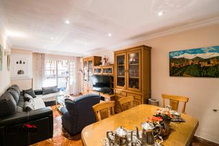 Appartement à Cervantes. Bonito y amplio piso en zona cervantes!!!