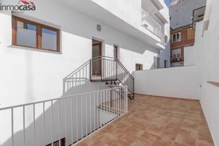 Pis a Calle cristo de la yedra 34. Piso con patio a estrenar en granada