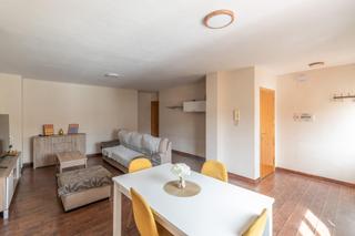 Appartement  Calle acera fuerte. Amplio piso en el centro de las gabias junta a futura parada de