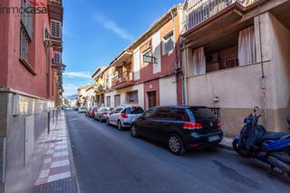 Casa en San Antón. Casa de 6 dormitorios con local y terraza de 100 m2