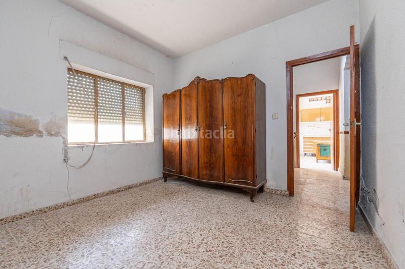 Foto 049a783a-10bd-446f-b3c6-6dd7d60b0296. Casa adosada se vende parcela en el centro de cullar vega con edificación en Cúllar Vega