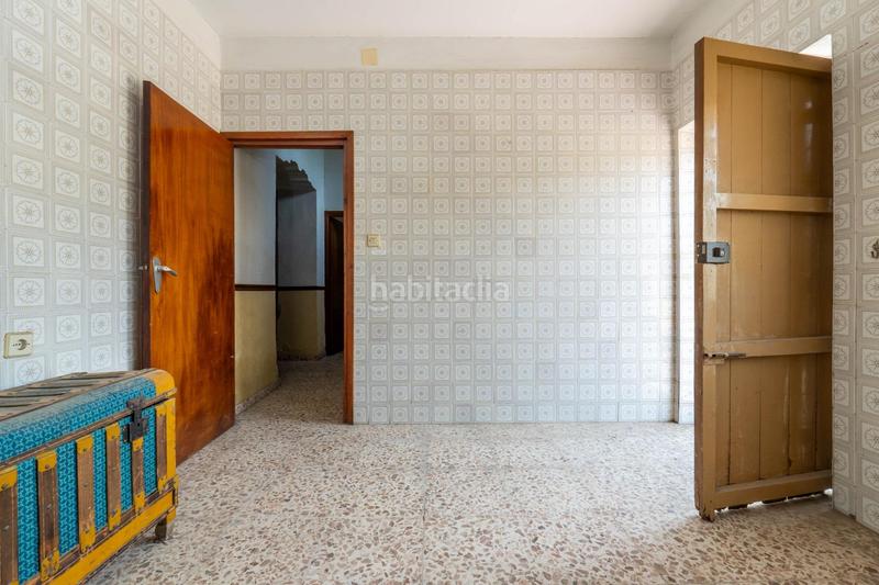 Foto 05383b9f-c1a1-4f97-aba9-2d8f83d83654. Casa adosada se vende parcela en el centro de cullar vega con edificación en Cúllar Vega