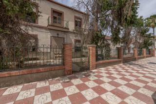 Casa adossada  Calle de pablo picasso. Se vende parcela en el centro de cullar vega con edificación