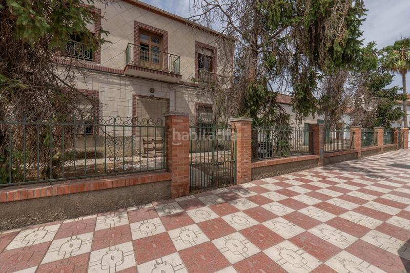 Foto 0b72d1c7-a31f-4d6a-8c31-cdd78eb1110e. Casa adosada se vende parcela en el centro de cullar vega con edificación en Cúllar Vega