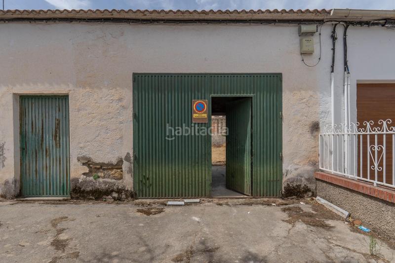 Foto 1f6faca4-1505-4abd-a518-59b5409c0f4c. Casa adosada se vende parcela en el centro de cullar vega con edificación en Cúllar Vega