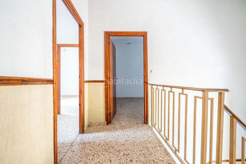 Foto 22117805-19b3-4223-9560-880eab16a415. Casa adosada se vende parcela en el centro de cullar vega con edificación en Cúllar Vega