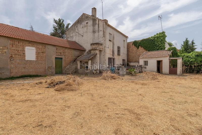 Foto 28f4cdb0-db99-4650-a3f0-b8bb107acc6e. Casa adosada se vende parcela en el centro de cullar vega con edificación en Cúllar Vega