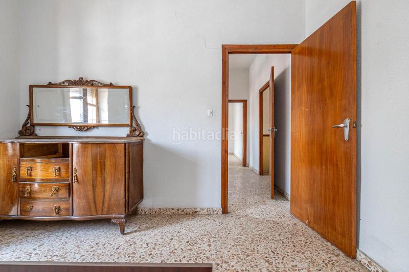 Foto 315f3ea0-ae2b-410d-99b0-efa21660b447. Casa adosada se vende parcela en el centro de cullar vega con edificación en Cúllar Vega