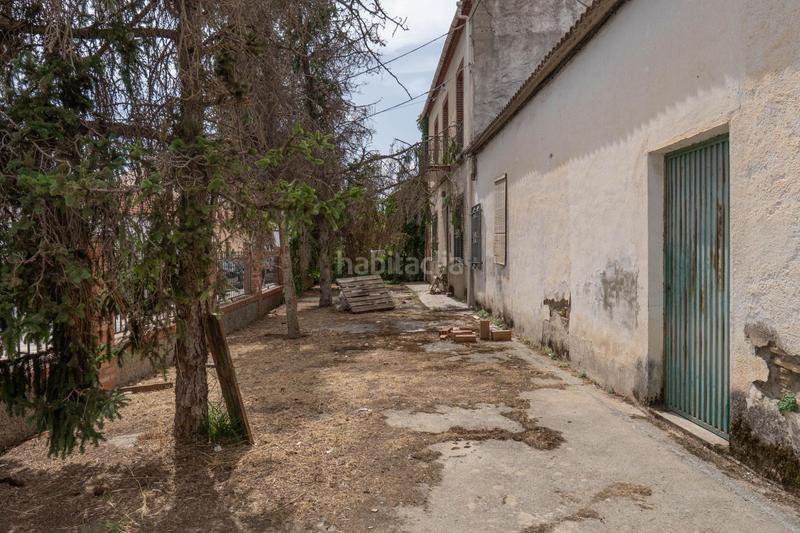 Foto 418e9fd9-1e83-495b-b91c-ab13b76edbd3. Casa adosada se vende parcela en el centro de cullar vega con edificación en Cúllar Vega