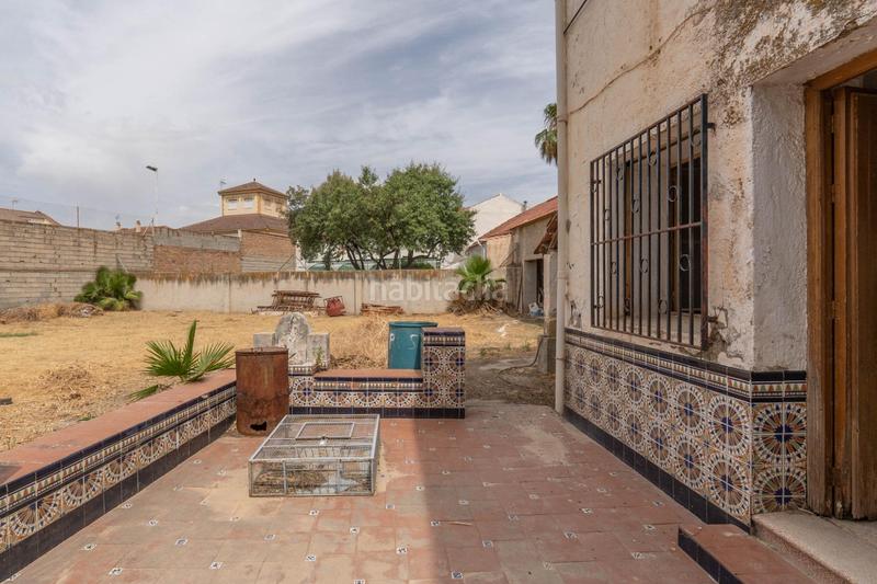 Foto 4344f70b-3e58-4aaa-8b57-8f16627d2294. Casa adosada se vende parcela en el centro de cullar vega con edificación en Cúllar Vega