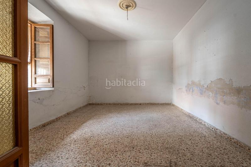 Foto 45742b73-fdb4-4c50-b7bc-f87cdb744e85. Casa adosada se vende parcela en el centro de cullar vega con edificación en Cúllar Vega