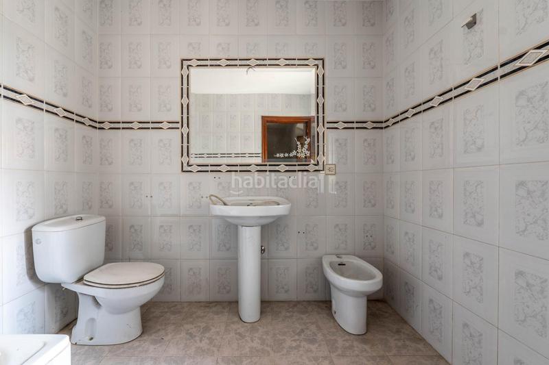 Foto 57d60943-120f-4653-8e72-439bedbd89f1. Casa adosada se vende parcela en el centro de cullar vega con edificación en Cúllar Vega