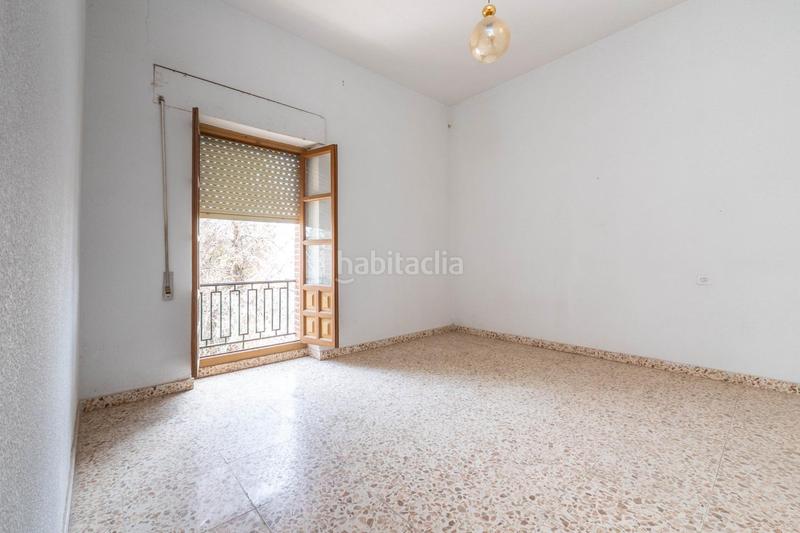 Foto 85f6811b-2b15-47d5-a873-fae7a857bdc9. Casa adosada se vende parcela en el centro de cullar vega con edificación en Cúllar Vega