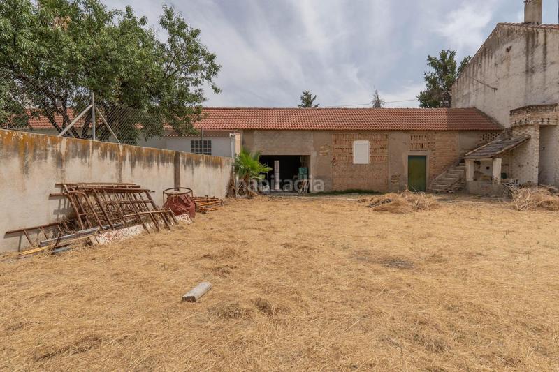 Foto 9448f62b-8698-450b-b048-5208e0a1a31a. Casa adosada se vende parcela en el centro de cullar vega con edificación en Cúllar Vega