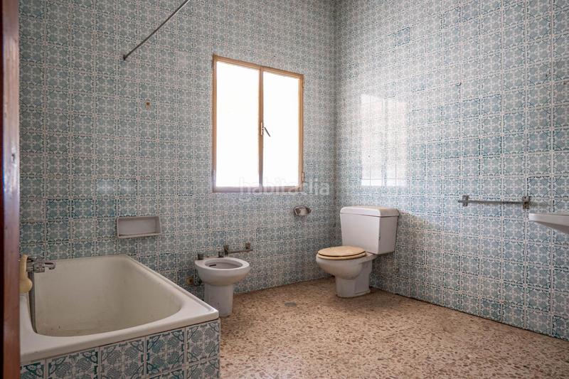 Foto 97ba27c0-2fa9-4ef6-927d-0212d23d85eb. Casa adosada se vende parcela en el centro de cullar vega con edificación en Cúllar Vega