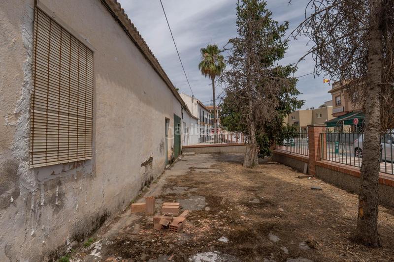 Foto c1102ba7-a167-4cec-a0dd-188a4653622e. Casa adosada se vende parcela en el centro de cullar vega con edificación en Cúllar Vega