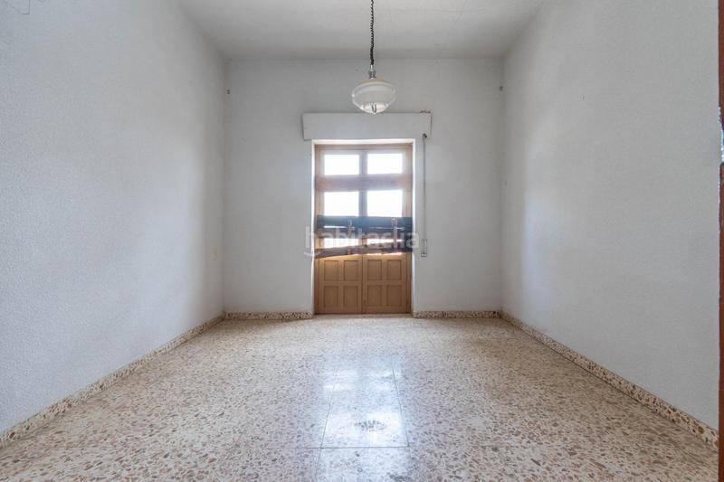 Foto cee2cfa1-5f49-4216-8c75-65e5c2740722. Casa adosada se vende parcela en el centro de cullar vega con edificación en Cúllar Vega