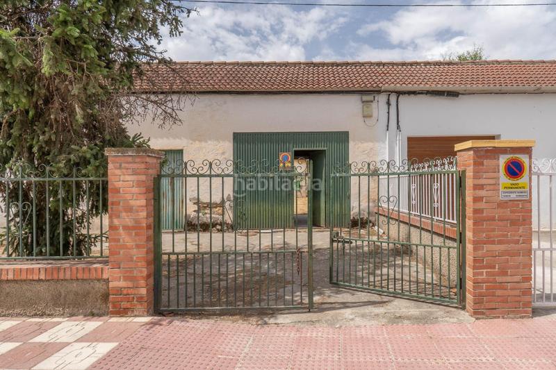 Foto d187d5d3-00bf-4e7a-81d4-639a781ec65a. Casa adosada se vende parcela en el centro de cullar vega con edificación en Cúllar Vega