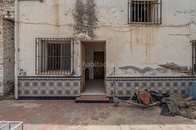 Foto d334d33d-7b9d-49ba-a19f-7de38bbd2c8a. Casa adosada se vende parcela en el centro de cullar vega con edificación en Cúllar Vega