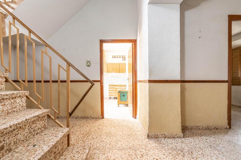 Foto e9e872ab-1368-4b1f-a39e-f71901ff81b2. Casa adosada se vende parcela en el centro de cullar vega con edificación en Cúllar Vega