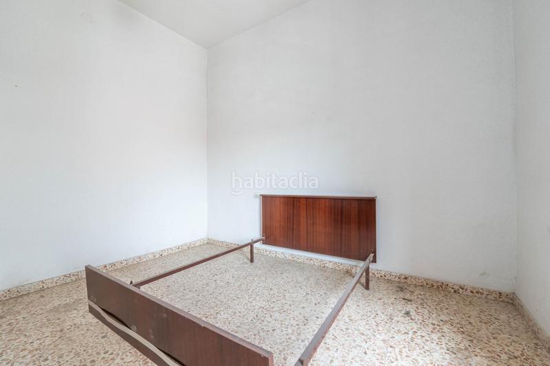 Foto fb97057b-fde1-460e-bc6e-05c897d441a9. Casa adosada se vende parcela en el centro de cullar vega con edificación en Cúllar Vega
