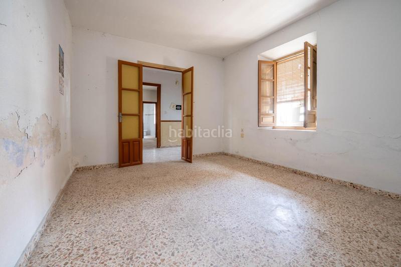 Foto fd8c9200-5ea0-4458-91be-ba8730d535a4. Casa adosada se vende parcela en el centro de cullar vega con edificación en Cúllar Vega